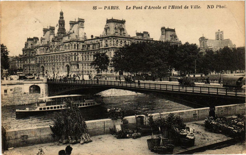 Carte postale ancienne Paris 4e Pont d'Arcole. Hotel de Ville Nd Phot à Paris 4e