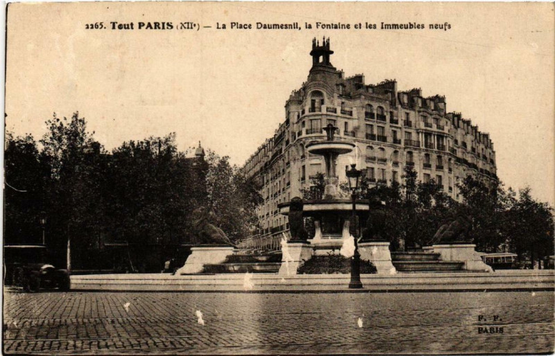 Carte postale ancienne Tout Paris (12e) Place Daumesnil fontaine les Immeubles neufs à Paris 12e