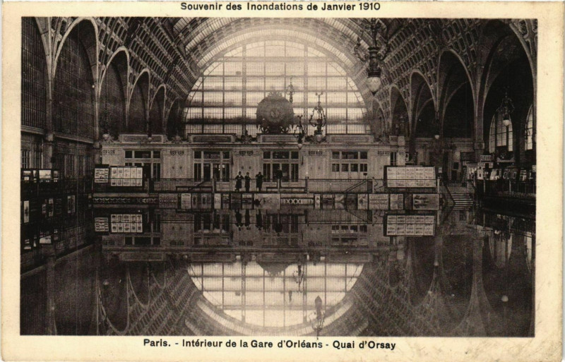 Carte postale ancienne Paris Souvenir des Inondations 1910 Gare d'Orleans Intérieur à Paris