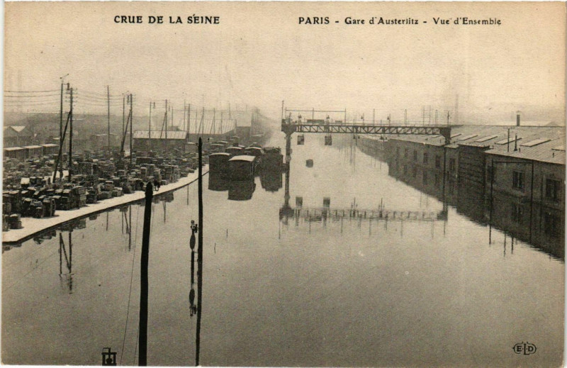 Carte postale ancienne Paris Crue de la Seine 1910 Gare d'Austerlitz vue d'ensemble à Paris
