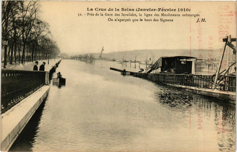Carte postale ancienne Paris Crue de la Seine 1910 Gare des Invalides à Paris