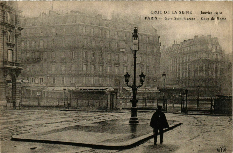 Carte postale ancienne Paris Crue de la Seine 1910 Gare Saint-Lazare Cour de Rome à Paris