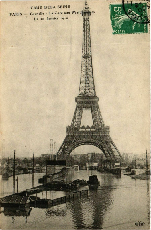 Carte postale ancienne Paris Crue de la Seine 1910 La Gare aux Marchandises à Paris