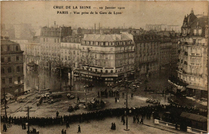 Carte postale ancienne Paris Crue de la Seine 1910 vue prise de la Gare de Lyon à Paris