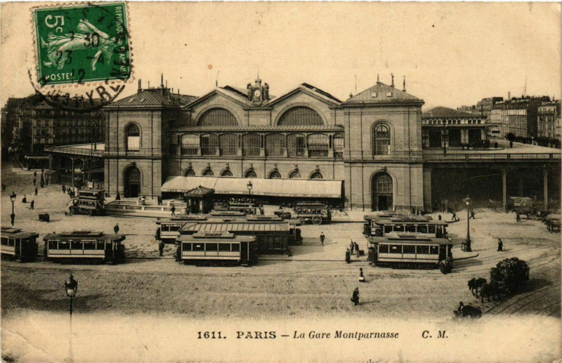 Carte postale ancienne La Gare Montparnasse à Paris 6e