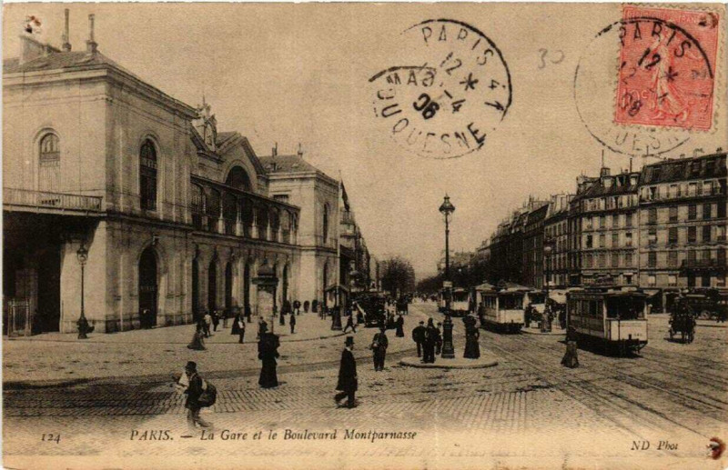 Carte postale ancienne La Gare et le Boulevard Montparnasse à Paris 14e