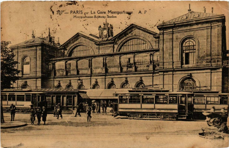 Carte postale ancienne La Gare Montparnasse à Paris 6e