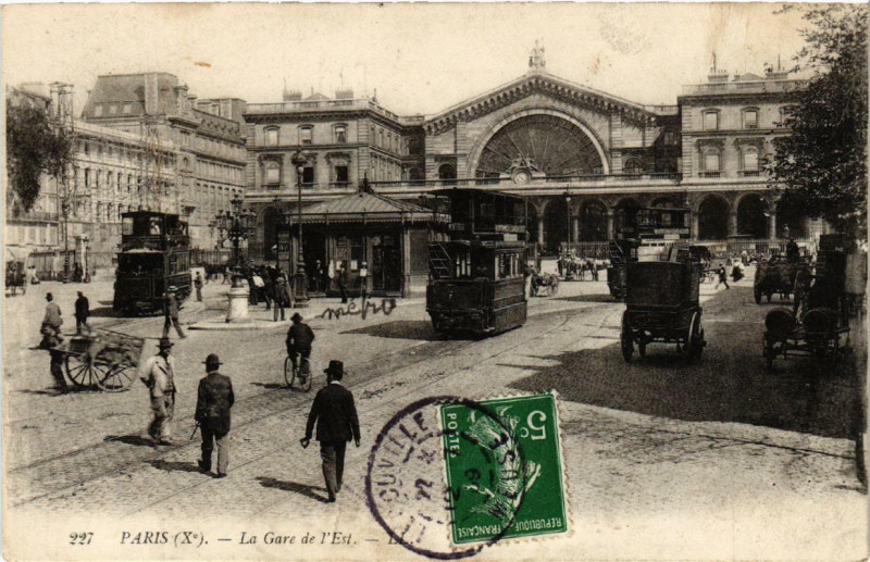 Carte postale ancienne Paris (10e) La Gare de l'Est à Paris 10e