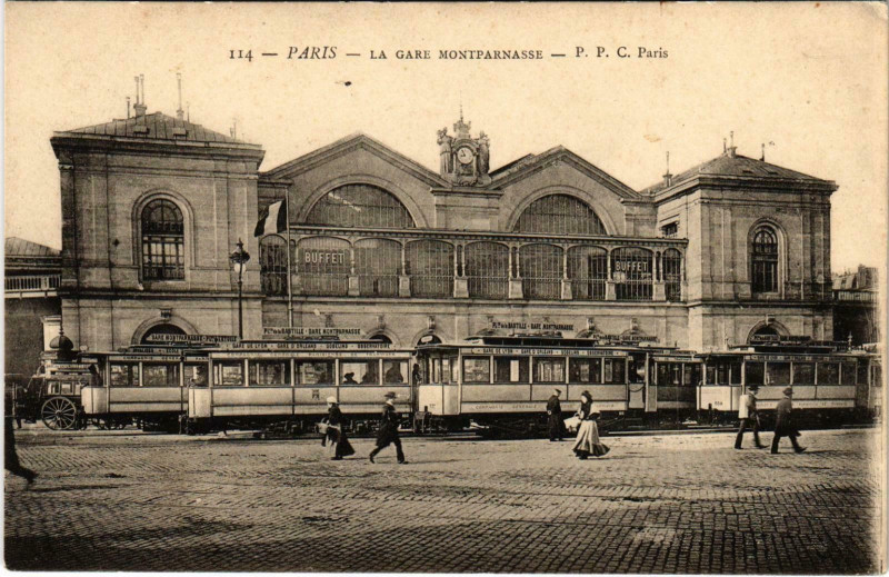 Carte postale ancienne La Gare Montparnasse à Paris 6e