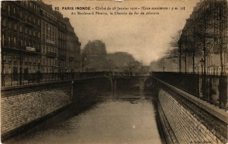 Carte postale ancienne Paris inondé - Boulevard Péreire - Le chemin de fer de ceinture à Paris 17e