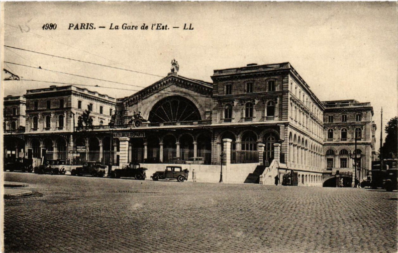 Carte postale ancienne Paris (10e) La Gare de l'Est à Paris 10e