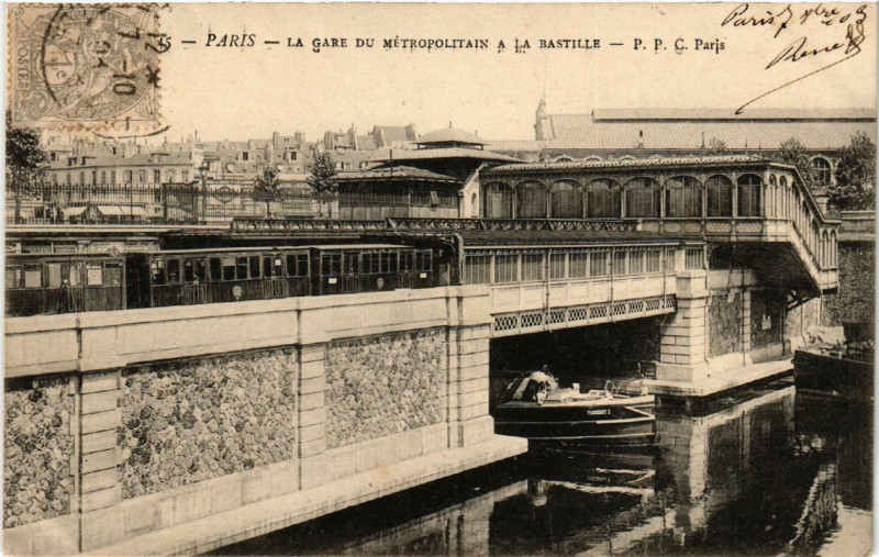 Carte postale ancienne Paris (4e) La Gare du Metropolitin a la Bastille à Paris 4e