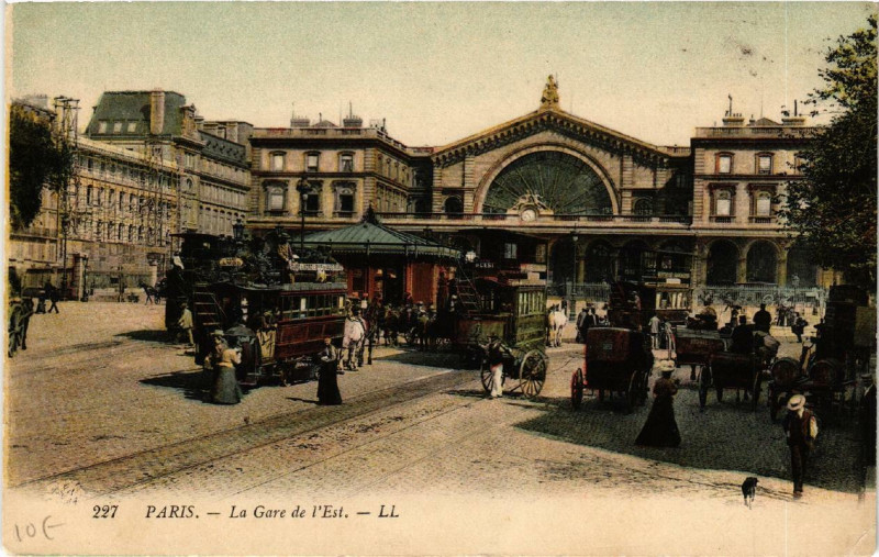 Carte postale ancienne Paris (10e) La Gare de l'Est à Paris 10e