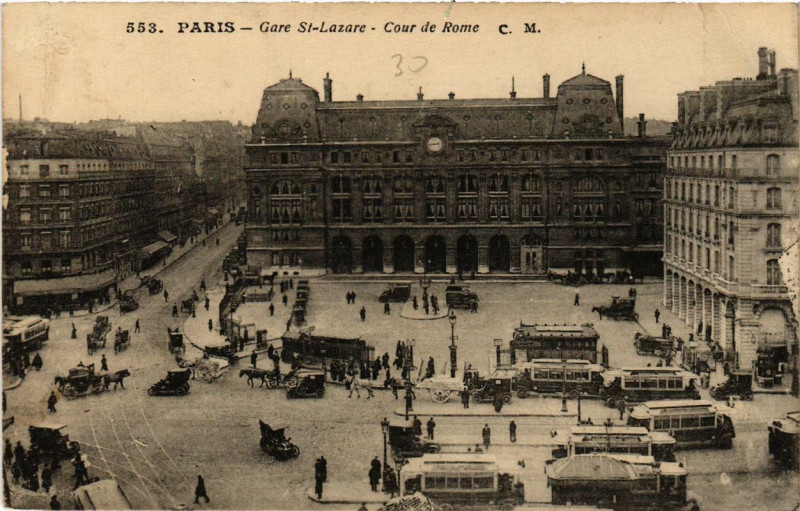 Carte postale ancienne Paris (8e) Gare Saint-Lazare Cour de Rome à Paris 8e