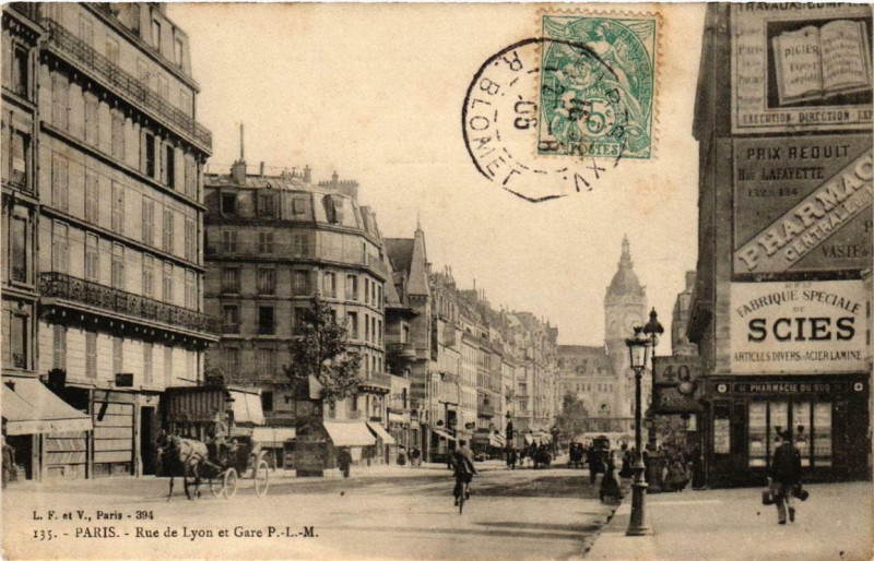 Carte postale ancienne Rue de Lyon et Gare P.-L.-M. à Paris 12e