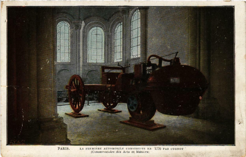 Carte postale ancienne Paris (3e) Conservatoire des Arts Metiers Le Premier automobile à Paris 3e