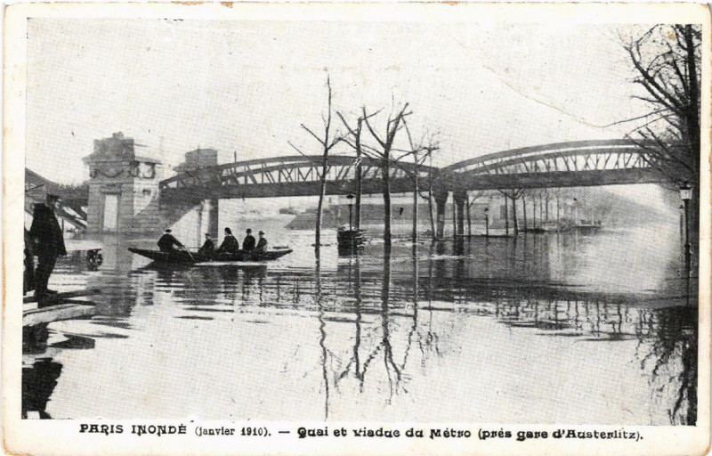 Carte postale ancienne Paris inondé (janvier 1910) - Quai et Viaduc du Métro (près gare d'Austerlitz) à Paris 13e