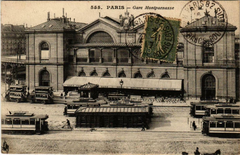Carte postale ancienne La Gare Montparnasse à Paris 6e