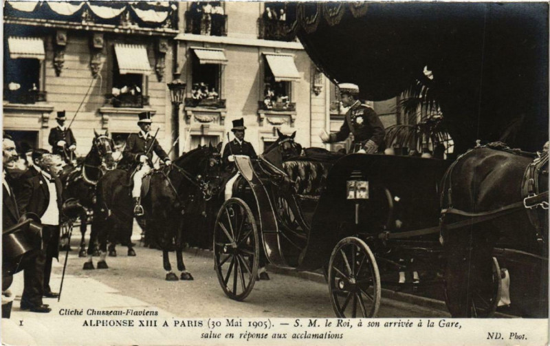 Carte postale ancienne Paris Alphonse Xiii. Le Roi a son arrivée a la Gare à Paris