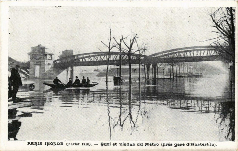 Carte postale ancienne Paris inondé (janvier 1910) - Quai et Viaduc du Métro (près gare d'Austerlitz) à Paris 13e