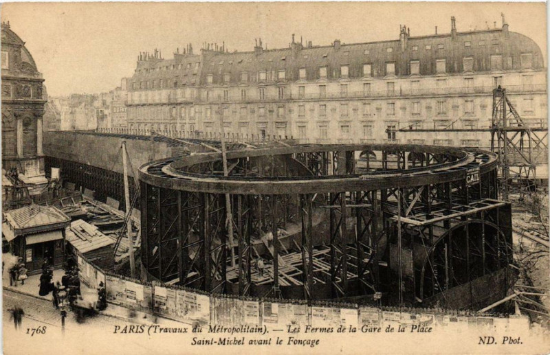 Carte postale ancienne Paris Travaux du Metropolitain Fermes de la Gare de la Place à Paris