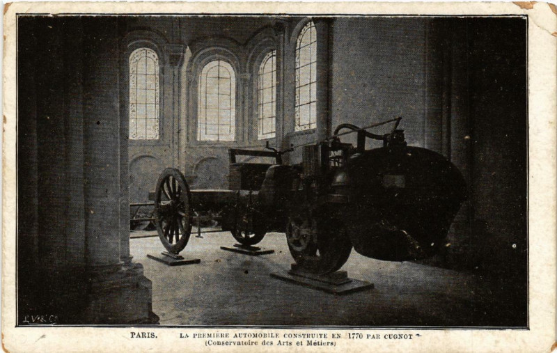 Carte postale ancienne Paris (3e) Conservatoire des Arts Metiers Le Premier automobile à Paris 3e