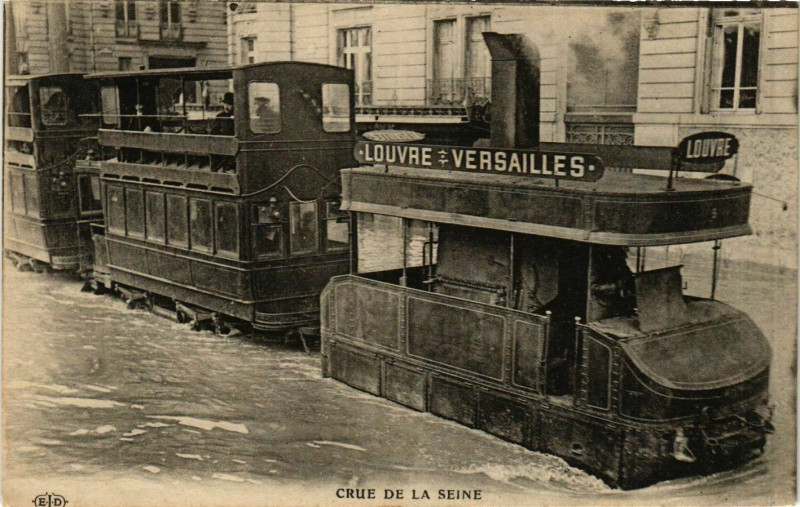 Carte postale ancienne Paris Crue de la Seine 1910 Tramway à Paris