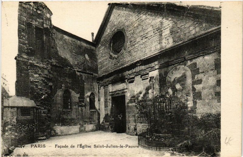 Carte postale ancienne Paris (5e) Façade de l'Eglise Saint-Julien-le-Pauvre à Paris 5e
