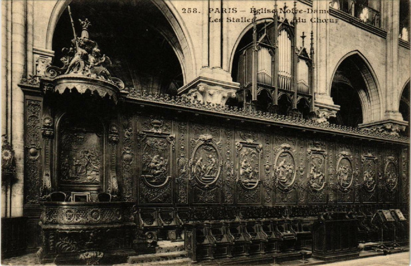Carte postale ancienne Paris (4e) Eglise N - D. Les Stalles. Choeur à Paris 4e