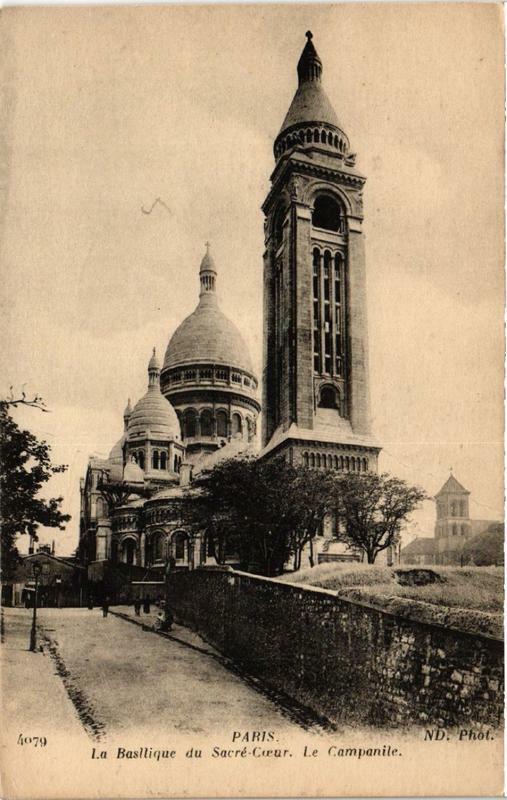 Carte postale ancienne La Basilique du Sacre-Coeur Le Campanile à Paris 18e