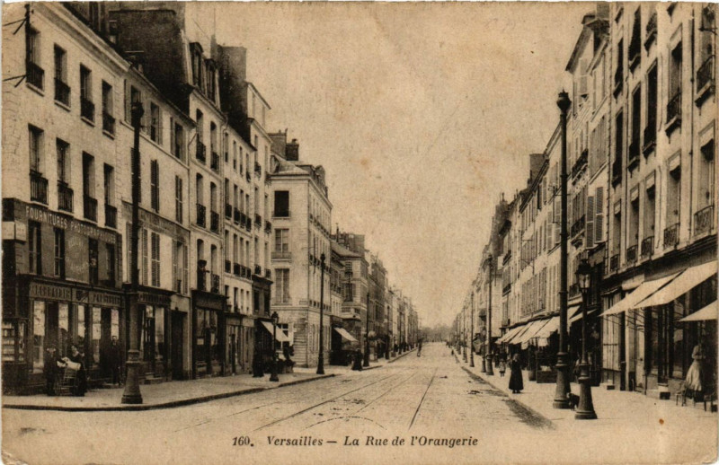 Carte postale ancienne Versailles - La Rue de l'Orangerie à Versailles