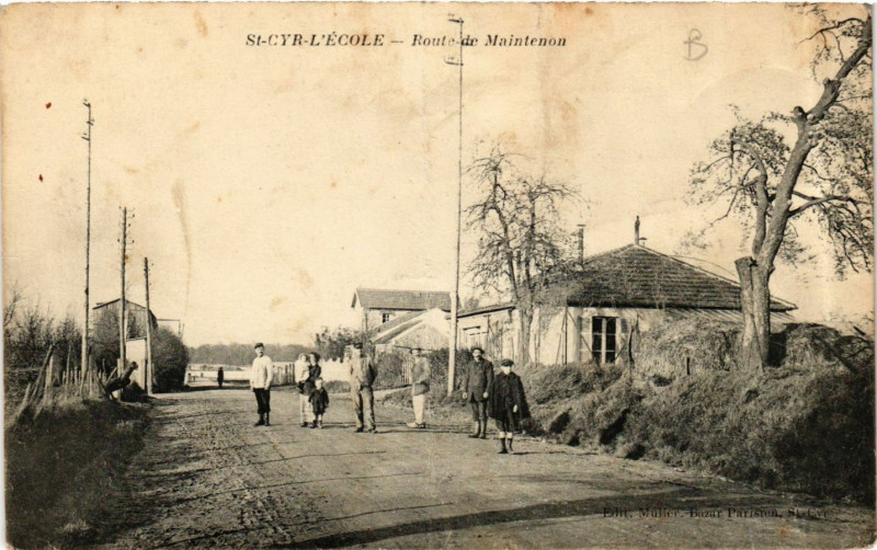 Carte postale ancienne Saint-Cyr-l'Ecole - Route de Maintenon à Saint-Cyr-l'École
