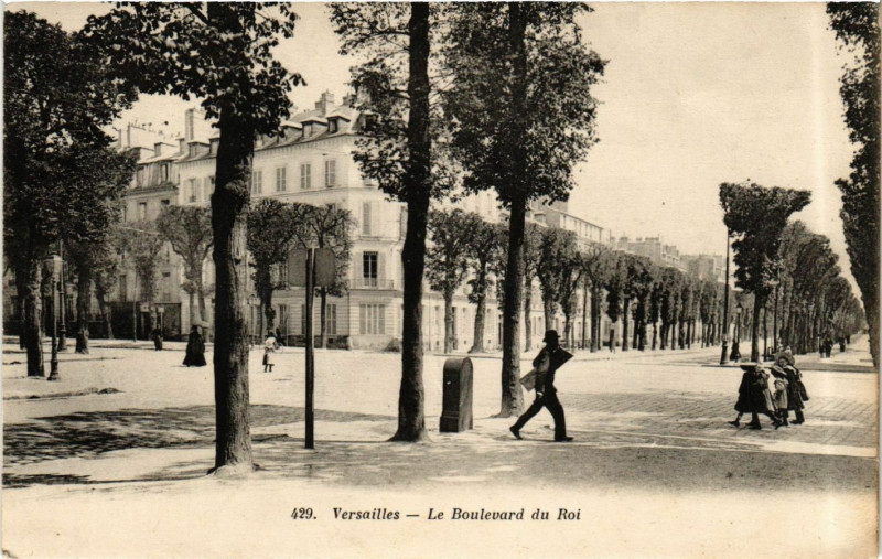 Carte postale ancienne Versailles - Le Boulevard du Roi à Versailles