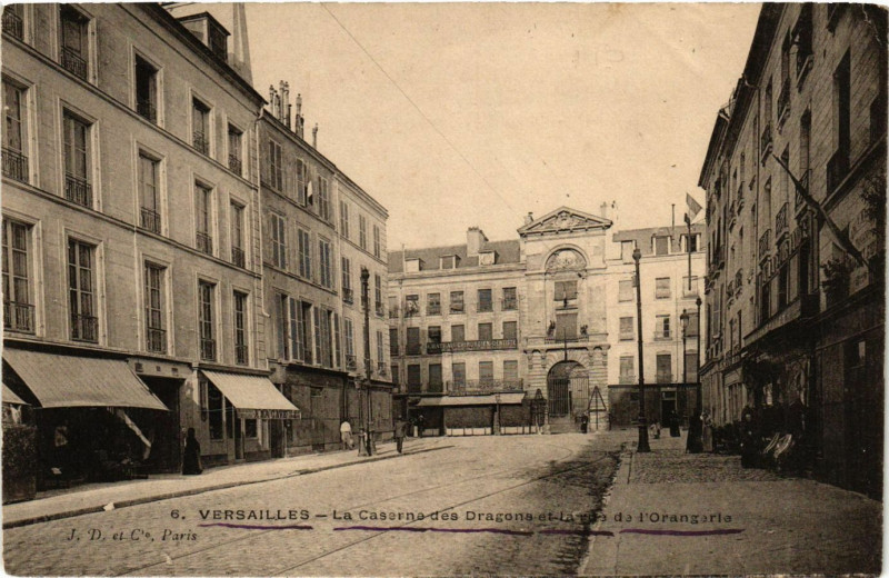 Carte postale ancienne Versailles - Boulevard du Centre et l'Egise Saint-Antoine de Padoue à Versailles