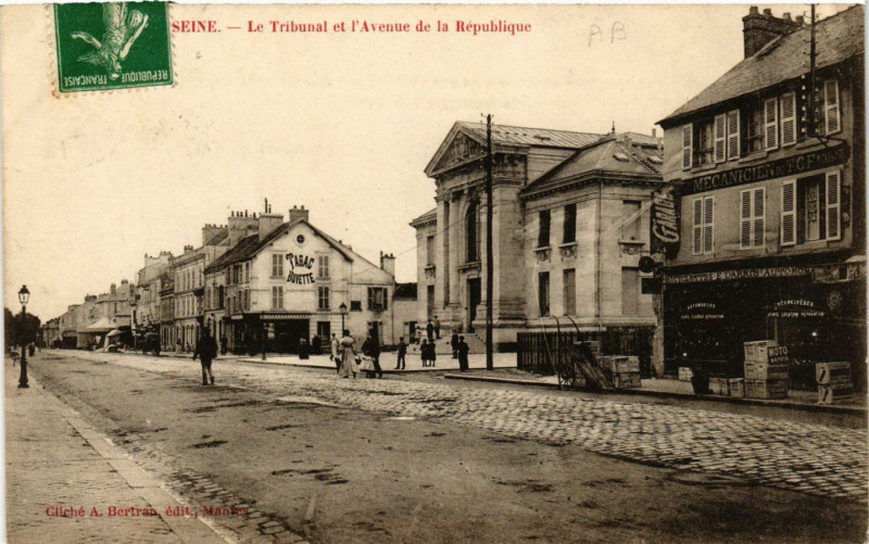Carte postale ancienne Le Tribunal et l'Avenue de la République