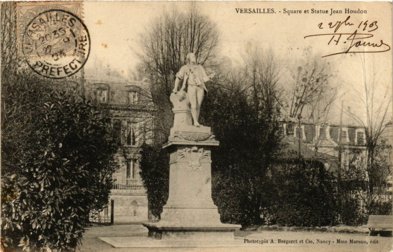 Carte postale ancienne Versailles - Square et Statue Jean Houdon à Versailles