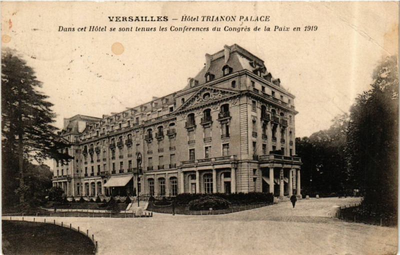 Carte postale ancienne Versailles - Hotel Trianon Palace - Dans cet Hotel se sont tenues à Versailles