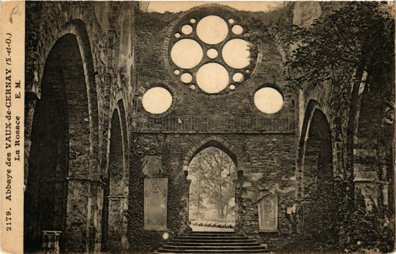 Carte postale ancienne Abbaye des Vaux-de-Cernay - La Rosace