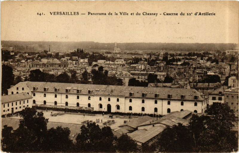 Carte postale ancienne Versailles - Panorama de la Ville et du Chesnay - Caserne du 22* à Versailles