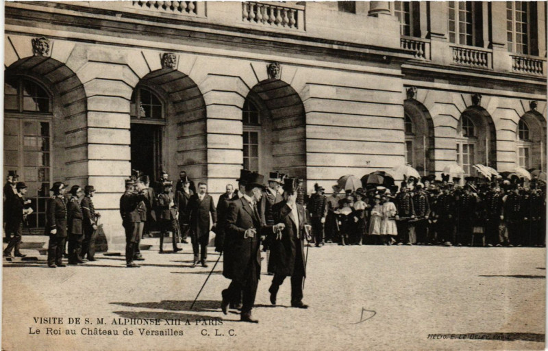 Carte postale ancienne Visite S.M.Alphonse Xiii a Paris-Le Roi au Chateau Versailles à Versailles