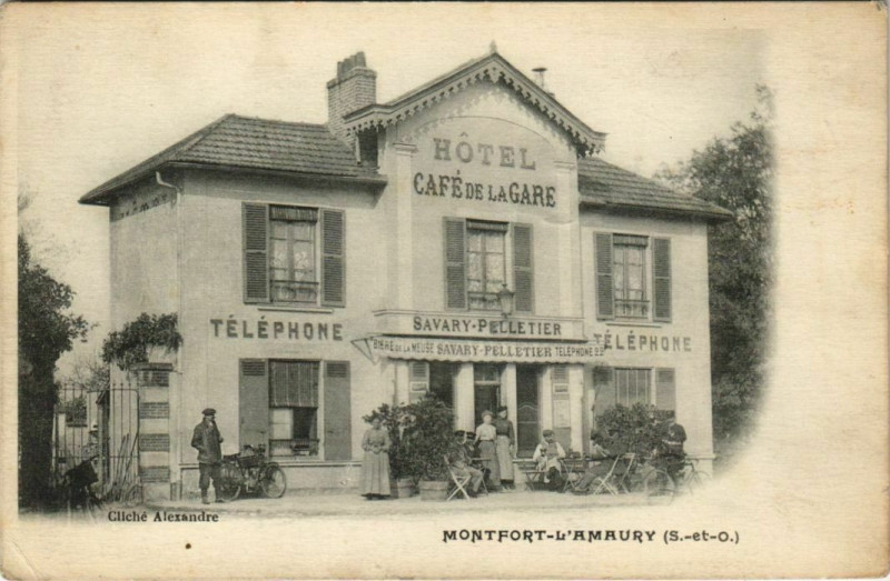 Carte postale ancienne Montfort-l'Amaury Hotel Café de la Gare Savary-Pelletier à Montfort-l'Amaury