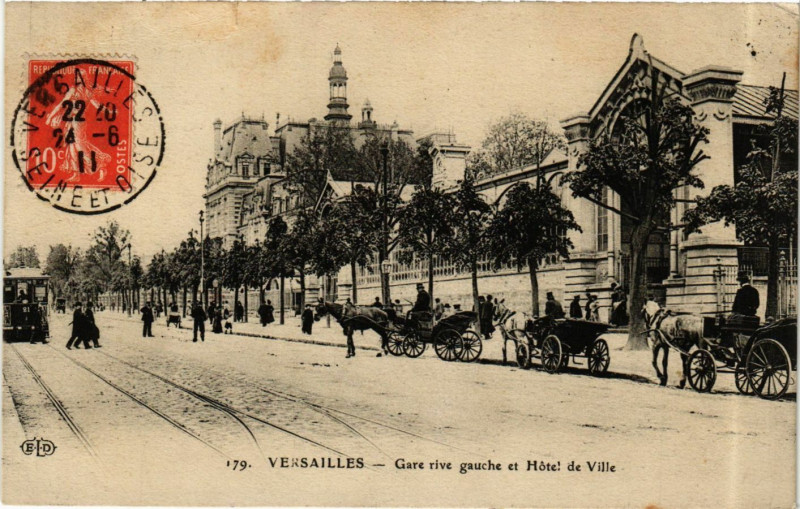 Carte postale ancienne Versailles - Gare rive gauche et Hotel de Ville à Versailles