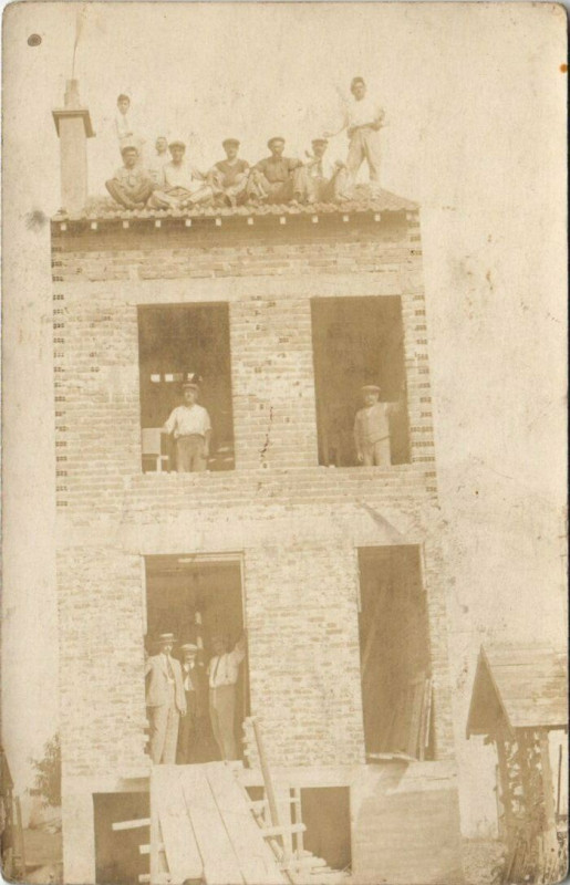 Carte postale ancienne Carte photo construction d'une maison