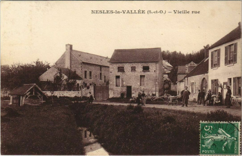 Carte postale ancienne Nesles-la-Vallee Vieille rue à Nesles-la-Vallée