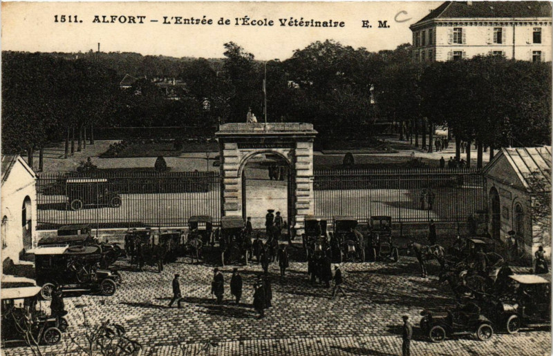 Carte postale ancienne Alfort - L'Entrée de l'Ecole Vétérinaire
