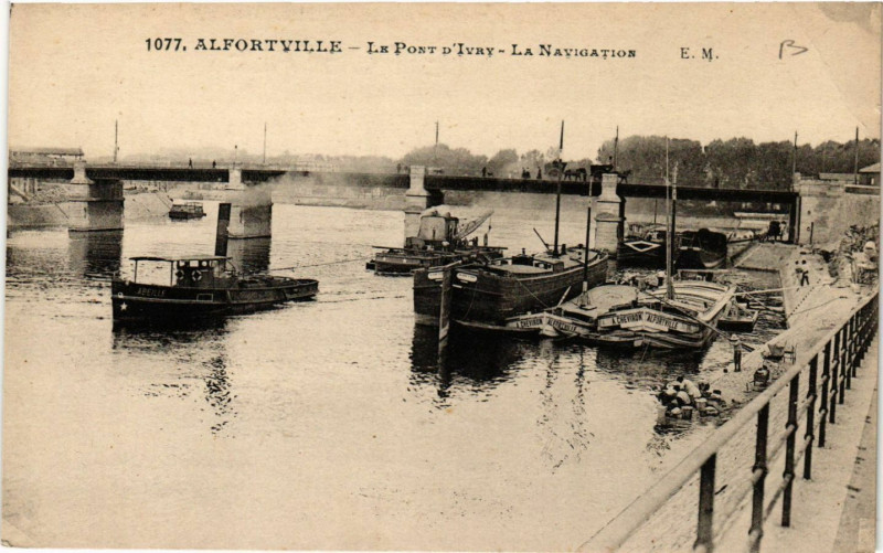 Carte postale ancienne Alfortville - Le Port d'Ivry - La Navigation à Alfortville