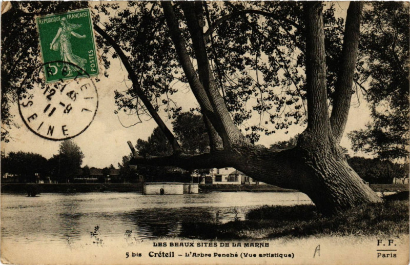 Carte postale ancienne Les Beaux Sites de la Marne - Creteil - L'Arbre Panché (Vue.. à Créteil
