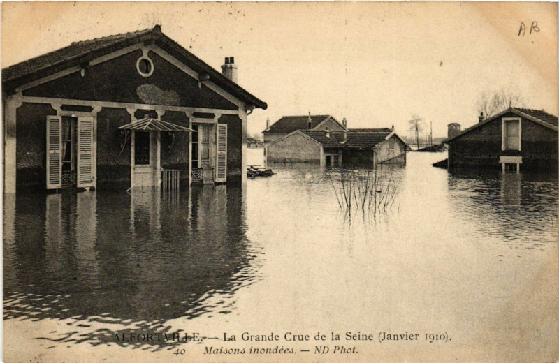 Carte postale ancienne Alfortville - La Grande Crue de la Seine (Janvier 1910) - Maisons à Alfortville