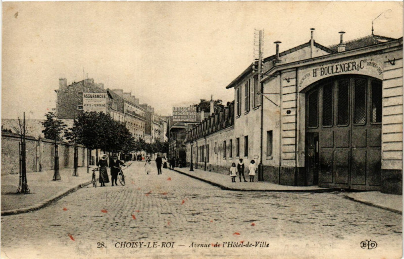 Carte postale ancienne Choisy-le-Roi - Avenue de l'Hotel-de-Ville à Choisy-le-Roi