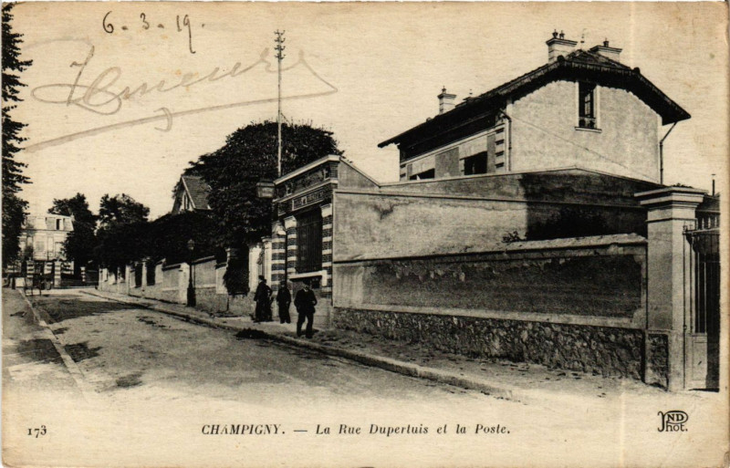 Carte postale ancienne Champigny - La Rue Dupertuis et la Poste